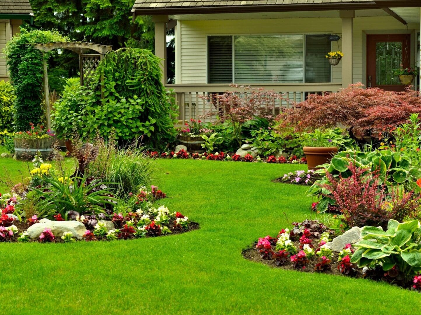 A garden with flowers and shrubs in the middle of it.